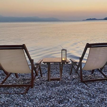 Onar Beachfront Residence, Loutraki Extérieur photo