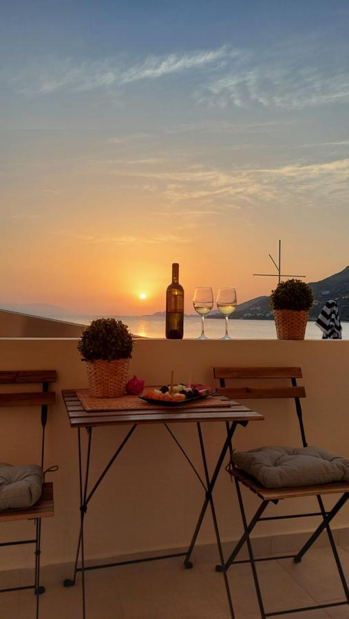 Onar Beachfront Residence, Loutraki Extérieur photo