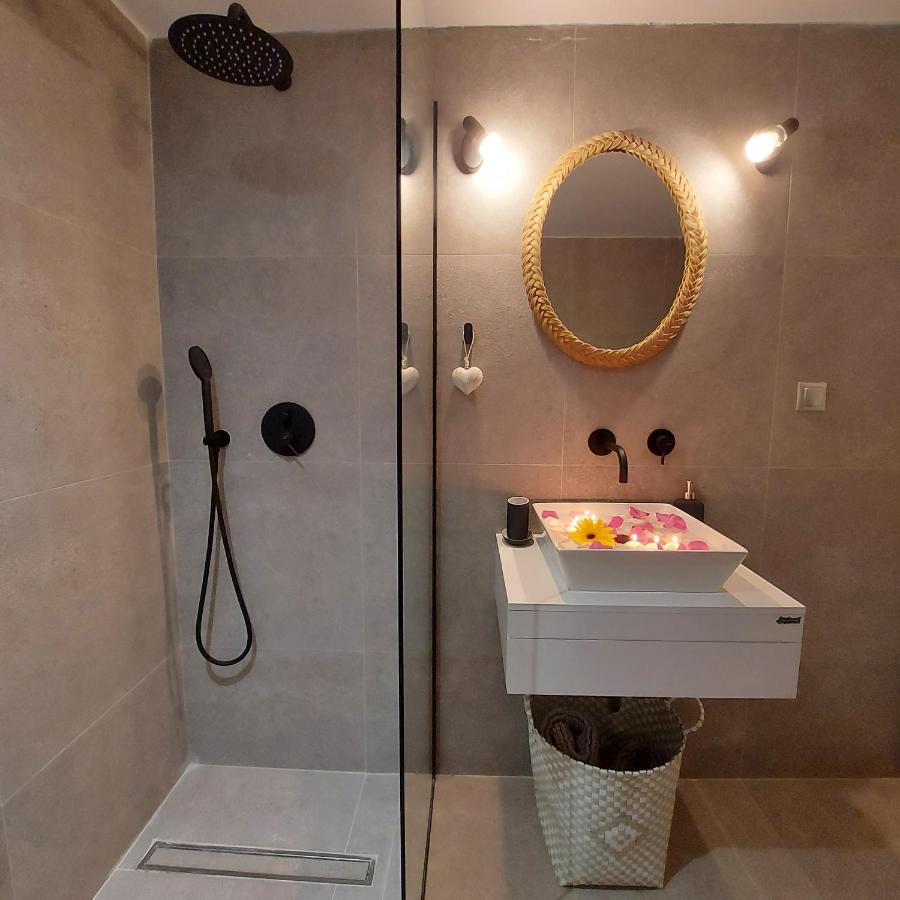 Onar Beachfront Residence, Loutraki Extérieur photo